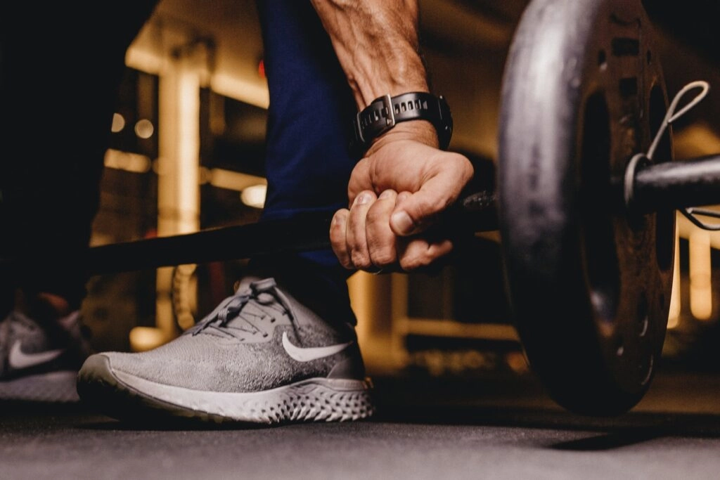 Cómo acelerar el metabolismo: hacer pesas