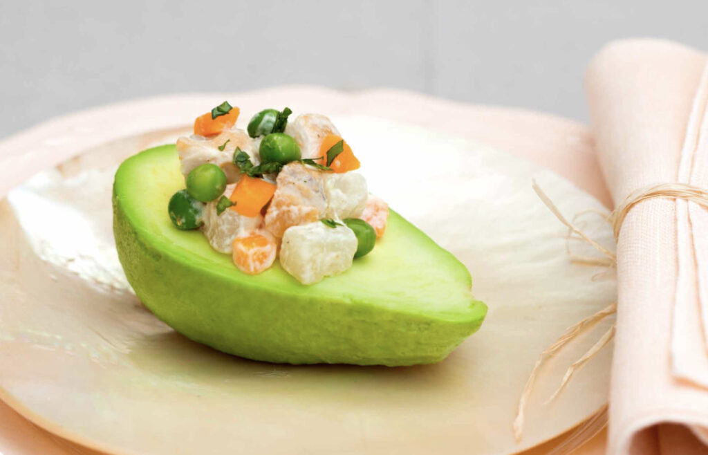 Aguacate relleno con pollo