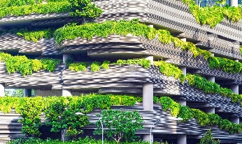 Edificio con plantas que representa una ciudad verde