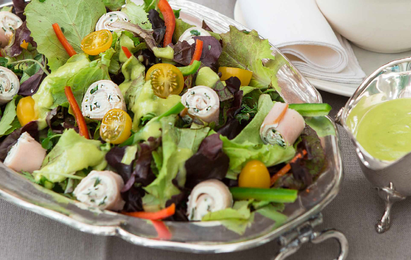 Ensalada de rollitos de pavo