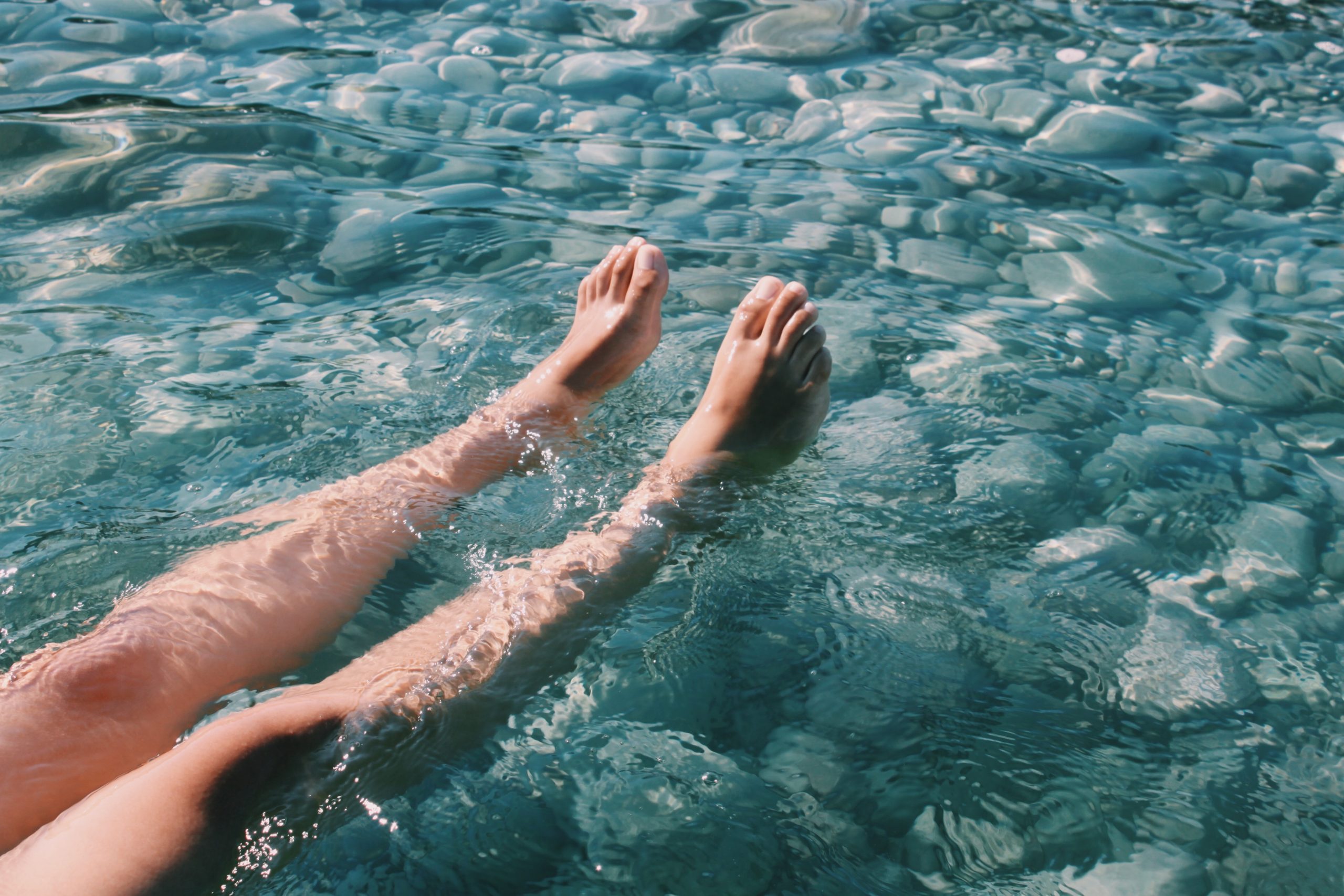 ¿Cómo cuidar tus pies en verano? 6 consejos tan fáciles que querrás ir descalzo todo el tiempo