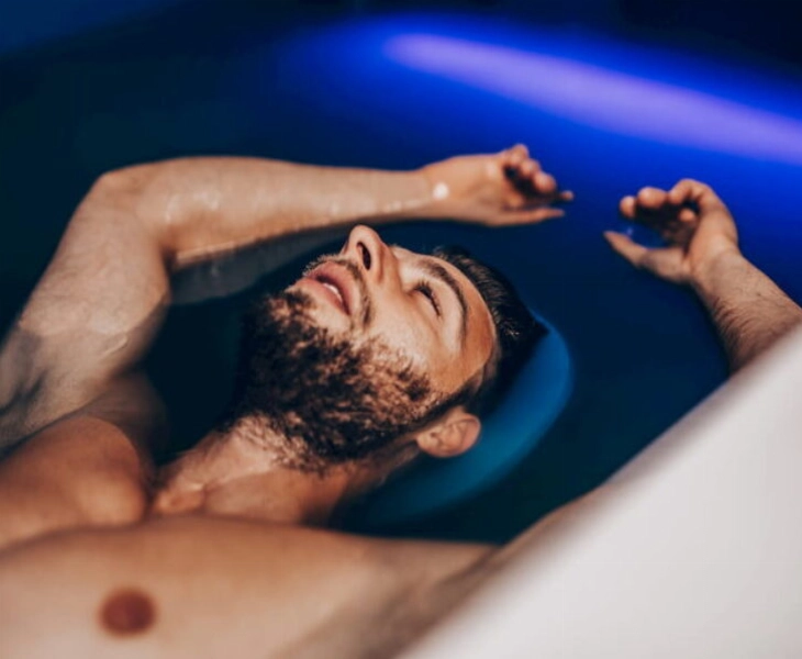 Aislamiento sensorial en cabina de flotación