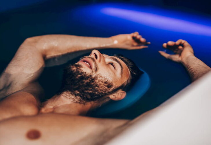 Aislamiento sensorial en cabina de flotación