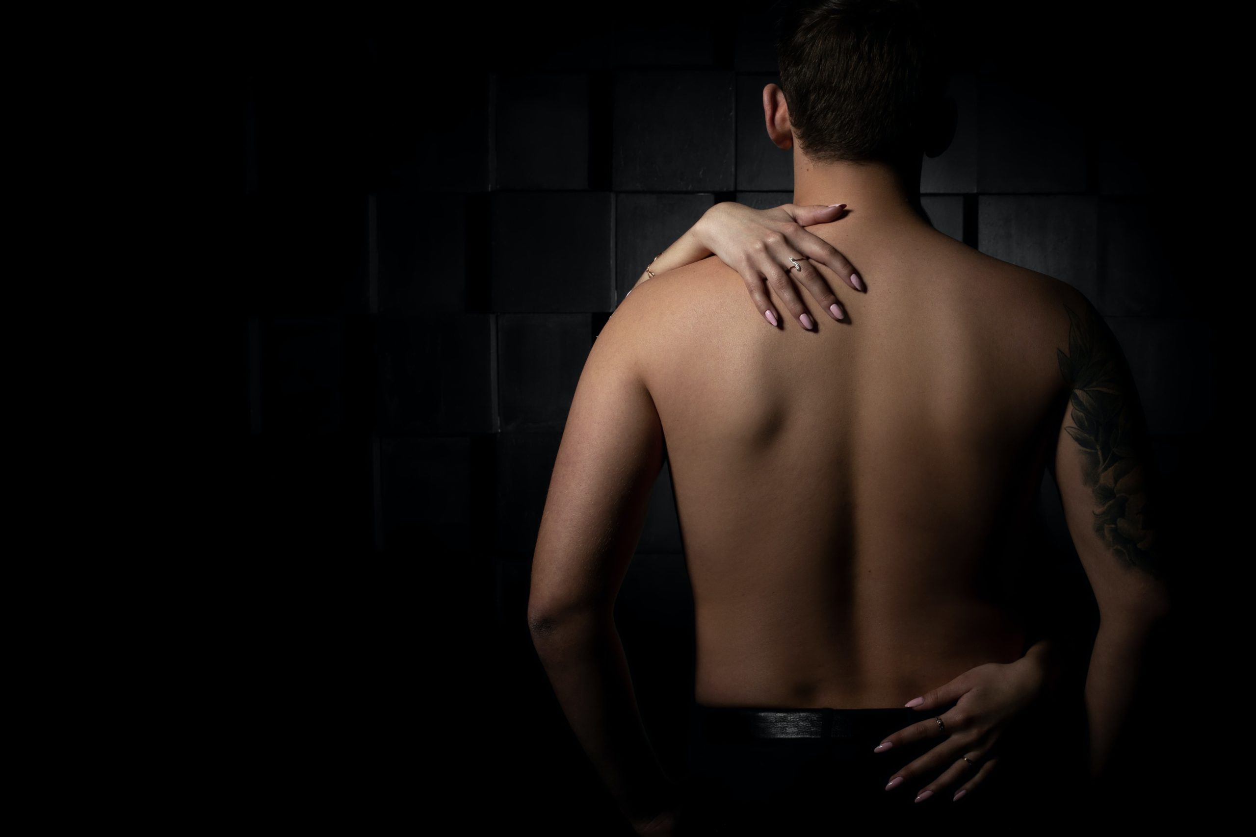 Beneficios del sexo: fortalece la espalda