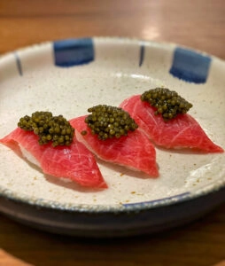 Restaurante Ikigai: nigiri de toro, jamón y caviar