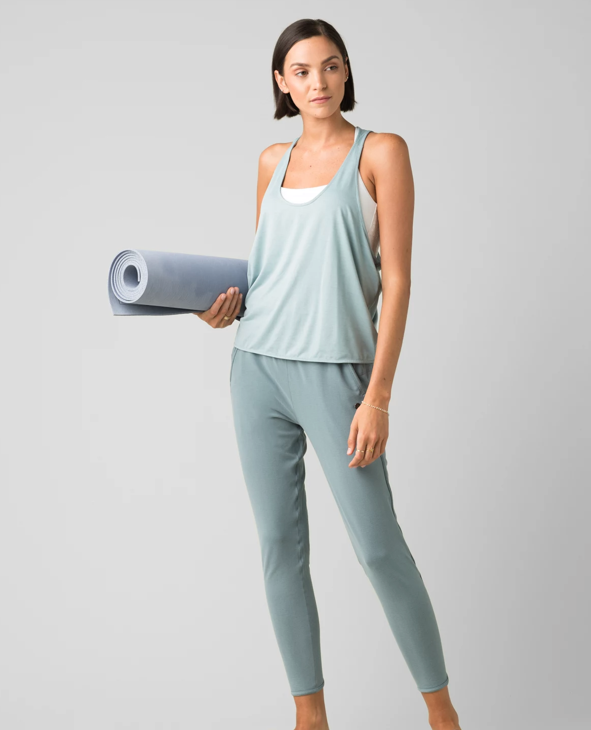 10 marcas de ropa yoga sostenible con las que ayudarás