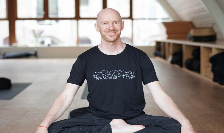 Eddie Stern: el maestro del yoga en Insglaterra