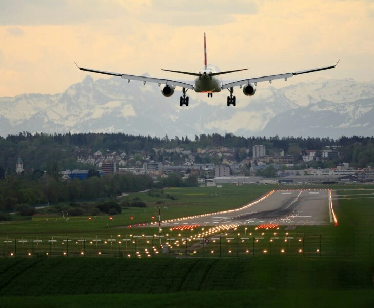 Un avión aterrizando, uno de los momentos que más miedo dan cuando vuelas