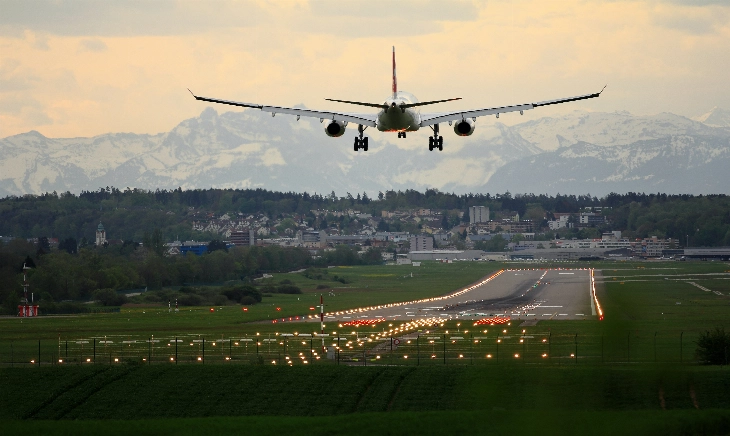 Un avión aterrizando, uno de los momentos que más miedo dan cuando vuelas