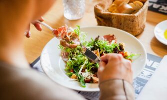 6 consejos para comer fuera si estás a dieta