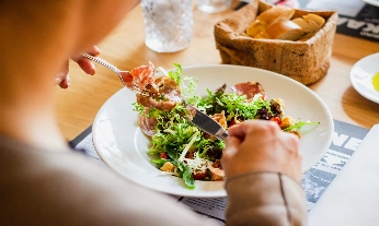 6 consejos para comer fuera si estás a dieta