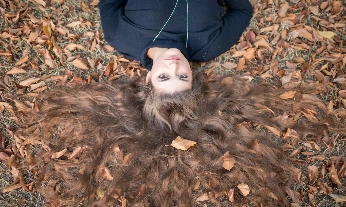 ¿Cómo cuidar el pelo en otoño? Esturirafi nos da la solución