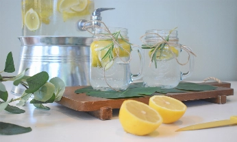 Beneficios del agua con limón