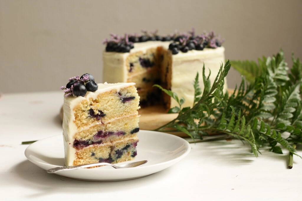 Tarta de arándanos y limón, receta del libro 'Irresistiblemente veganas'