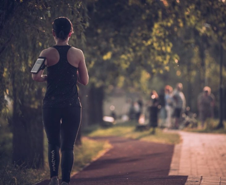 Chica corriendo