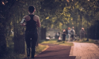 Chica corriendo