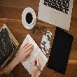 Practicar journaling te permite conocerte mejor y sanar traumas de la infancia