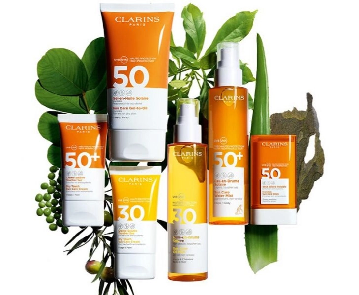 Clarins respeta los océanos con sus productos solares.