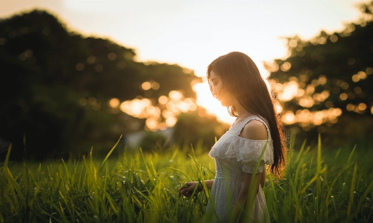 La terapia EMDR trabaja con las memorias que tenemos almacenadas y no hemos podido resolver, de un hecho traumático.