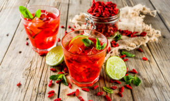 Bebida fría con bayas de goji