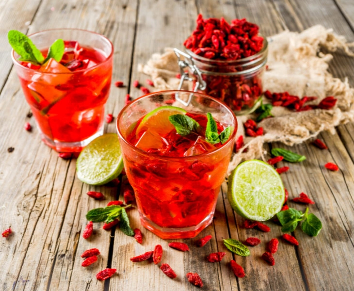 Bebida fría con bayas de goji