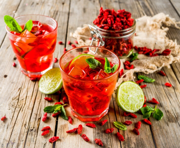 Bebida fría con bayas de goji