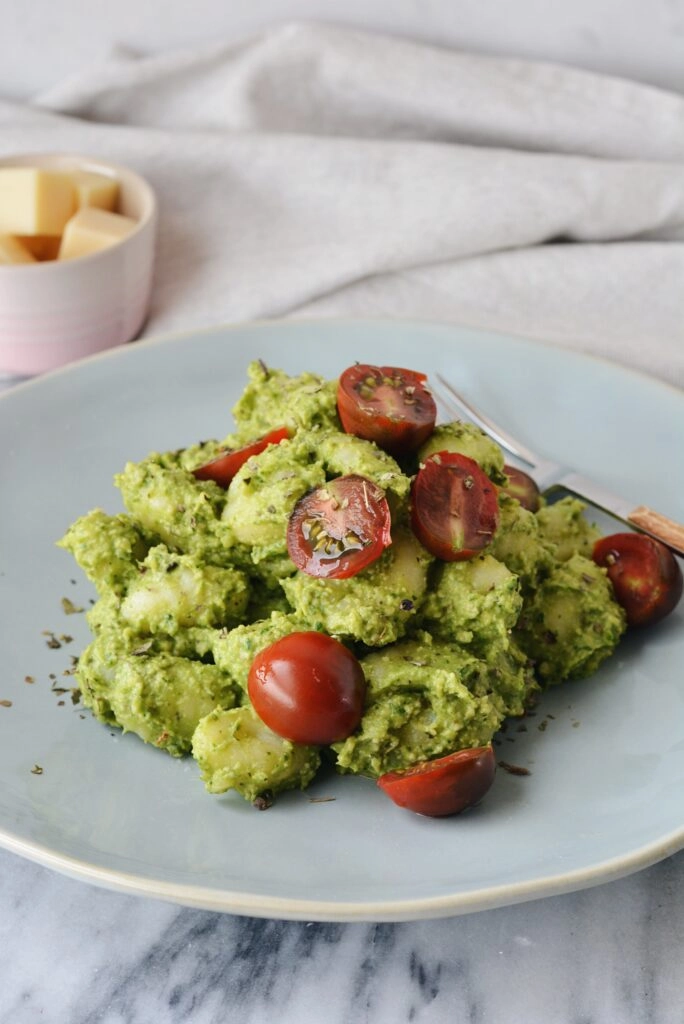 Receta gnocchis con pesto de aguacate y espinacas