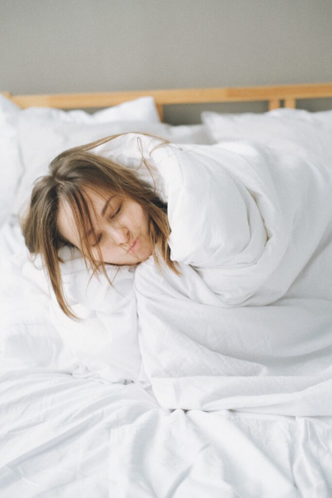En la fase lútea tardía la mujer tiene un descanso menos profundo.