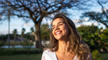Mujer-sonriendo Mujer sonriendo