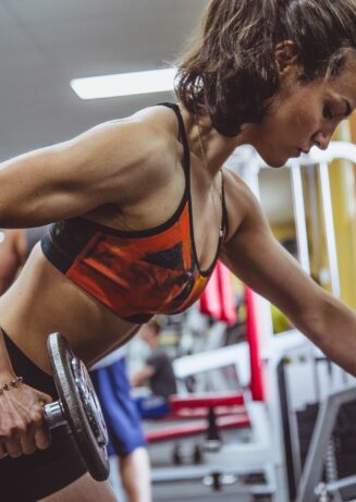 triceps El tríceps es el músculo más grande de la parte trasera del brazo superior