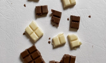 chocolate-hambre-emocional Chocolate blanco y negro