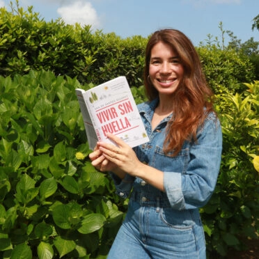 La periodista Ana de Santos lanza hoy su primer libro sobre sostenibilidad y bienestar./Foto D.R.