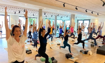 clase-yoga-welife-asturias Clase de vinyasa yoga