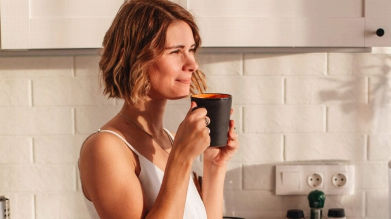 El hibisco es un remedio natural para paliar los síntomas de la menopausia. El hibisco es un remedio natural para paliar los síntomas de la menopausia./ Imagen: Pexels.