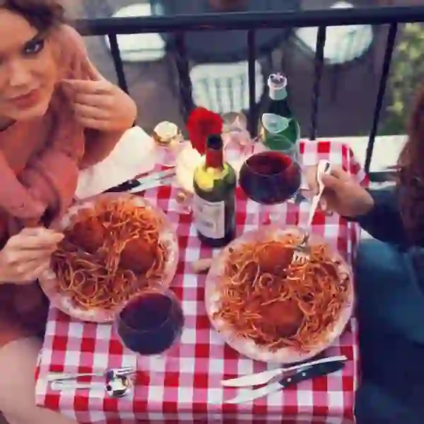 Comer con amigos es más saludable.