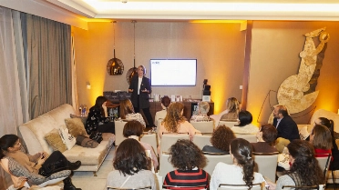 Asistentes en la ponencia de la coach y divulgadora Jana Fernández en la suite presidencial de NH Collection Eurobuilding Asistentes en la ponencia de la coach y divulgadora Jana Fernández en la suite presidencial de NH Collection Eurobuilding./ Foto: Álex Rivera.