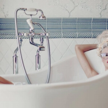 Para cuidar la barrera de la piel, hay que evitar los baños./ Imagen: Wildfox.