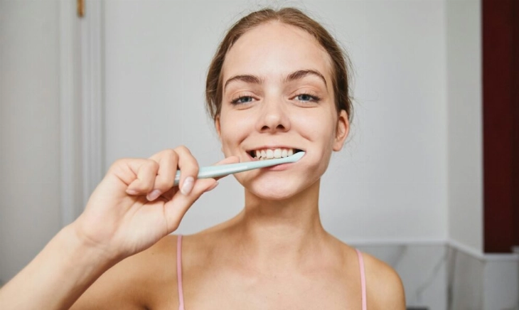 Lavarse los dientes antes de desayunar.