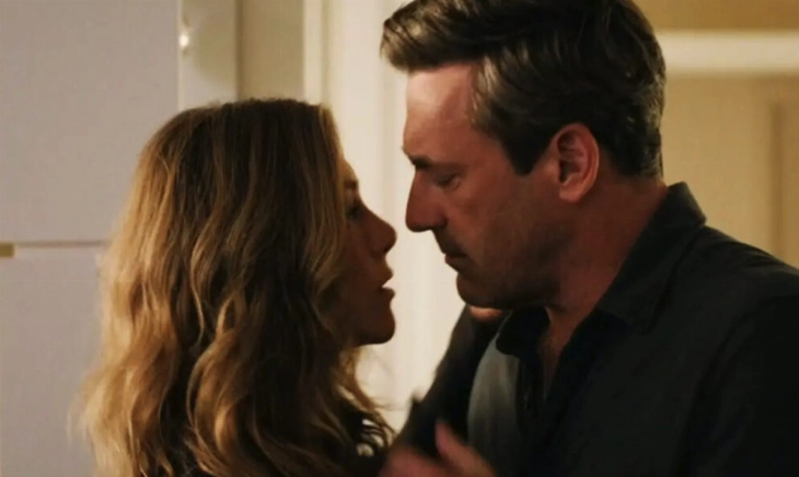 Jennifer Aniston y Jon Hamm en un fotograma de The Morning Show.