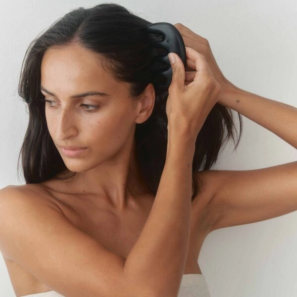 Peine masaje gua sha cuero cabelludo