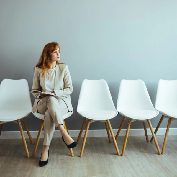 Mujer esperando para realizarse una densitometría