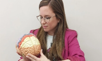 María Couso móvil cerebro pantallas niños y adolescentes