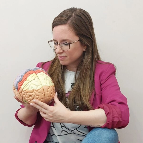 María Couso móvil cerebro pantallas niños y adolescentes