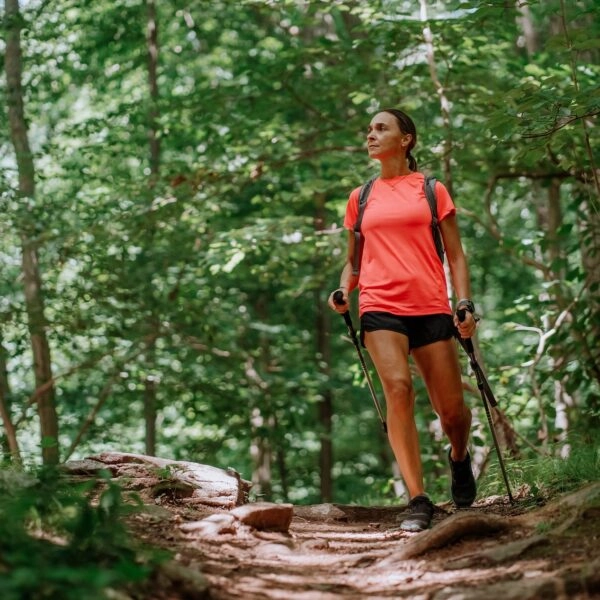 Rucking caminar con peso en mochila