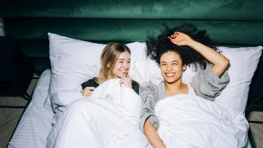 dos chicas que demuestran que se puede sonreír por las mañanas