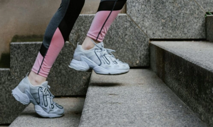 subir-escaleras-ejercicio-minimo