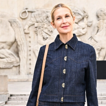 La actriz Kelly Rutherford, 56 años, luce una de las pieles más envidiadas de Hollywood. En la imagen, en la Semana de la Moda de París. Foto: Getty Images