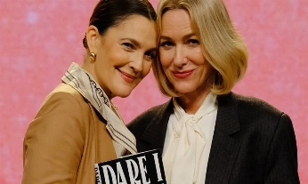 Naomi Watts y Drew Barrymore han hablado de menopausia y contra el menowashing