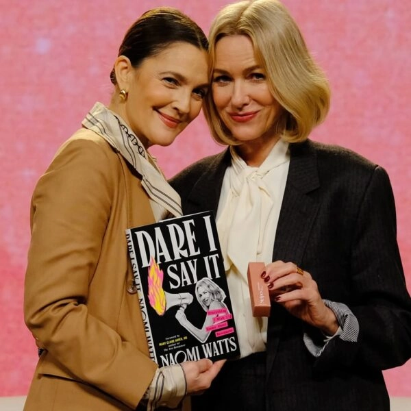 Naomi Watts y Drew Barrymore han hablado de menopausia y contra el menowashing