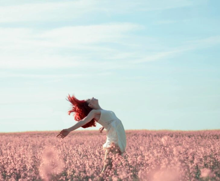 mujer-feliz-campo